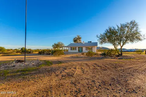 Exterior - 39212 N 3rd Ave, Phoenix, AZ 85086 photo 10 of 24