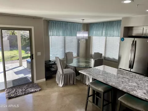 Dining - 2219 W Mark Ln, Phoenix, AZ 85085 photo 4 of 5
