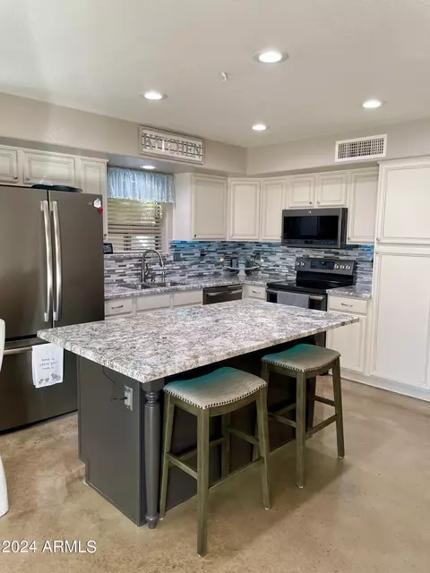 Kitchen - 2219 W Mark Ln, Phoenix, AZ 85085 photo 3 of 4