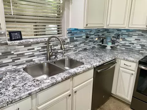Kitchen - 2219 W Mark Ln, Phoenix, AZ 85085 photo 1 of 4