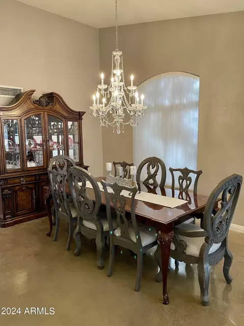 Dining - 2219 W Mark Ln, Phoenix, AZ 85085 photo 2 of 5