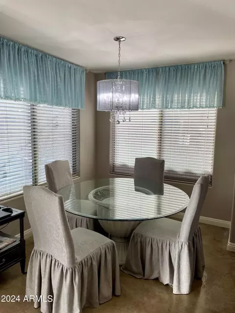 Dining - 2219 W Mark Ln, Phoenix, AZ 85085 photo 5 of 5