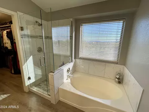 Bath - 2219 W Mark Ln, Phoenix, AZ 85085 photo 2 of 3