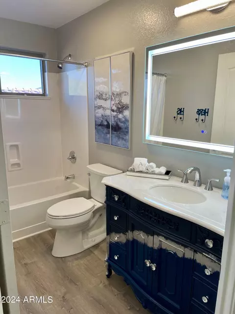 Bath - 2219 W Mark Ln, Phoenix, AZ 85085 photo 3 of 3