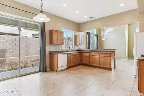 3910 E Pollack St, Phoenix, AZ 85042 photo 9