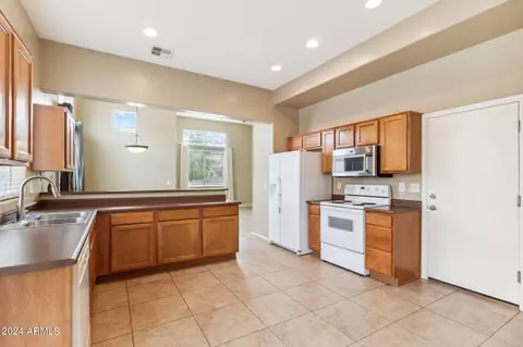 3910 E Pollack St, Phoenix, AZ 85042 photo 8