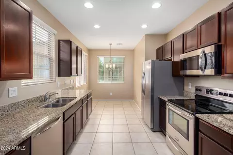1616 N 77th Gln, Phoenix, AZ 85035