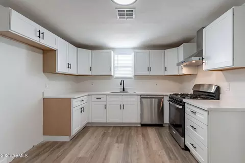 Kitchen - 3302 E Pierce St, Phoenix, AZ 85008 photo 6 of 8