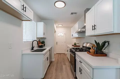 Kitchen - 3302 E Pierce St, Phoenix, AZ 85008 photo 2 of 8