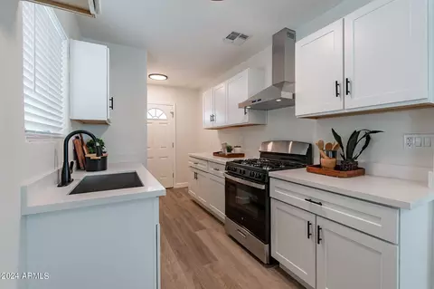 Kitchen - 3302 E Pierce St, Phoenix, AZ 85008 photo 1 of 8