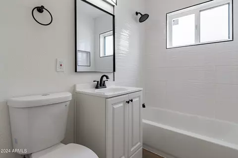 Bath - 3302 E Pierce St, Phoenix, AZ 85008 photo 1 of 2