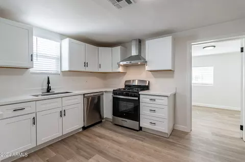 Kitchen - 3302 E Pierce St, Phoenix, AZ 85008 photo 7 of 8