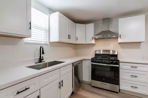 Kitchen - 3302 E Pierce St, Phoenix, AZ 85008 photo 5 of 8