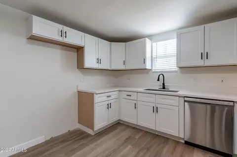 Kitchen - 3302 E Pierce St, Phoenix, AZ 85008 photo 8 of 8