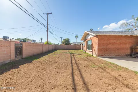 Exterior - 4107 W Ocotillo Rd, Phoenix, AZ 85019 photo 10 of 16