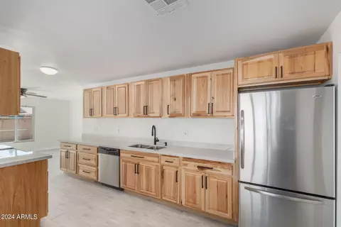 Kitchen - 4107 W Ocotillo Rd, Phoenix, AZ 85019 photo 5 of 5