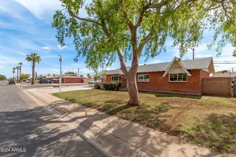 Exterior - 4107 W Ocotillo Rd, Phoenix, AZ 85019 photo 12 of 16