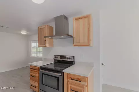 Kitchen - 4107 W Ocotillo Rd, Phoenix, AZ 85019 photo 4 of 5