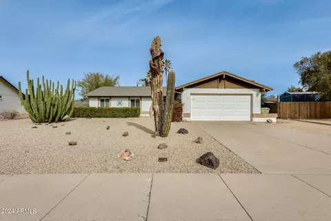 5136 W Larkspur Dr, Glendale, AZ 85304