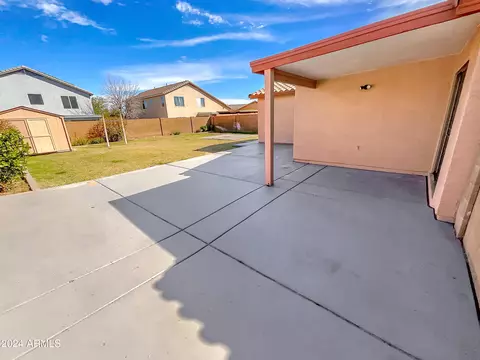 Exterior - 6015 S 21st Dr, Phoenix, AZ 85041 photo 5 of 8
