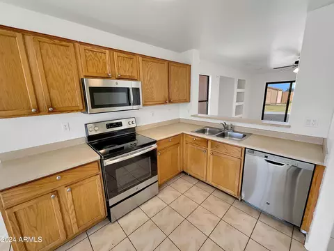 Kitchen - 6015 S 21st Dr, Phoenix, AZ 85041 photo 3 of 4