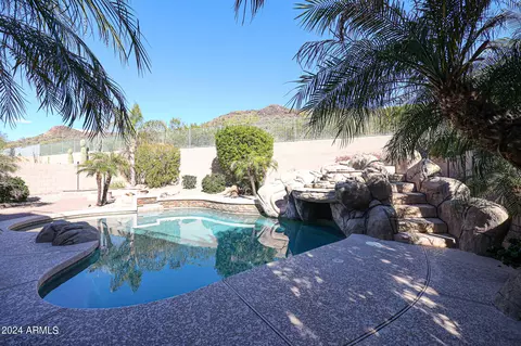 25651 N Singbush Loop, Phoenix, AZ 85083