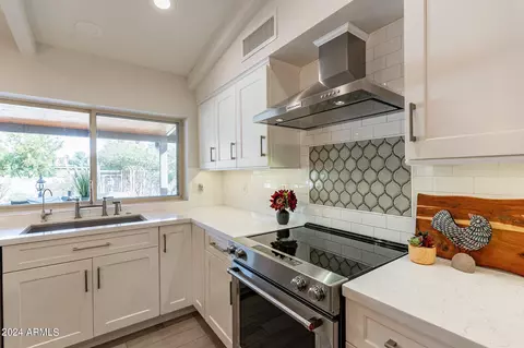 Kitchen - 2646 E Sierra St, Phoenix, AZ 85028 photo 6 of 6