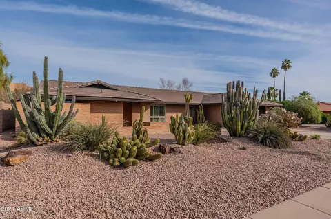 Exterior - 2646 E Sierra St, Phoenix, AZ 85028 photo 2 of 15