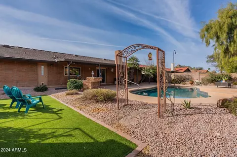 Exterior - 2646 E Sierra St, Phoenix, AZ 85028 photo 13 of 15
