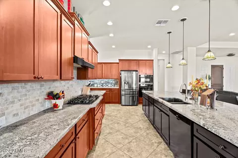 Kitchen - 3728 E Mia Ln, Gilbert, AZ 85298 photo 3 of 7