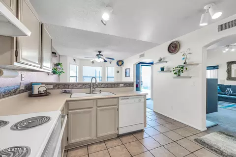 Kitchen - 802 E Sack Dr, Phoenix, AZ 85024 photo 2 of 4