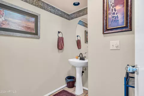 Bath - 802 E Sack Dr, Phoenix, AZ 85024 photo 5 of 5