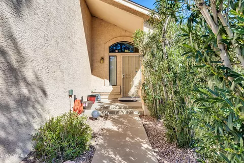 Exterior - 802 E Sack Dr, Phoenix, AZ 85024 photo 3 of 12