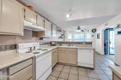 Kitchen - 802 E Sack Dr, Phoenix, AZ 85024 photo 3 of 4