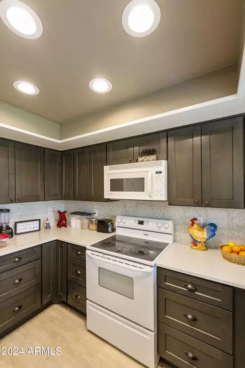 Kitchen - 7717 E Park View Dr, Mesa, AZ 85208 photo 4 of 5