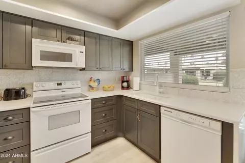 Kitchen - 7717 E Park View Dr, Mesa, AZ 85208 photo 2 of 5