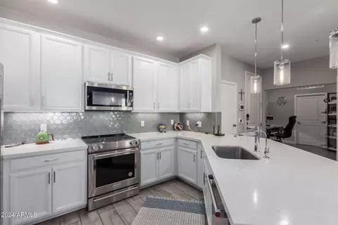 2511 W Queen Creek Rd #406, Chandler, AZ 85248