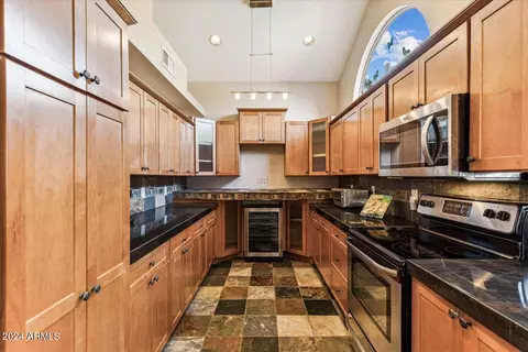 Kitchen - 4114 E Mountain Vista Dr, Phoenix, AZ 85048 photo 3 of 4