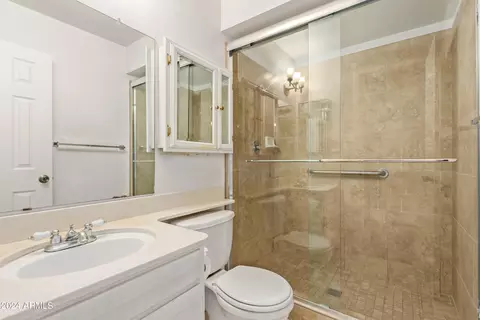 Bath - 2934 E Willow Ave, Phoenix, AZ 85032 photo 2 of 2