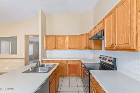 Kitchen - 8318 W Baxter Dr, Phoenix, AZ 85037 photo 4 of 5