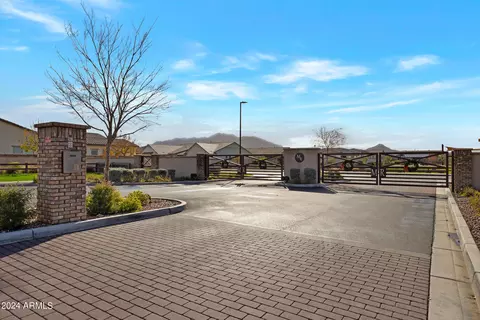2058 E Blackhawk Ct, Gilbert, AZ 85298
