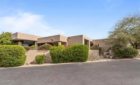 5905 N Echo Canyon Ln, Phoenix, AZ 85018