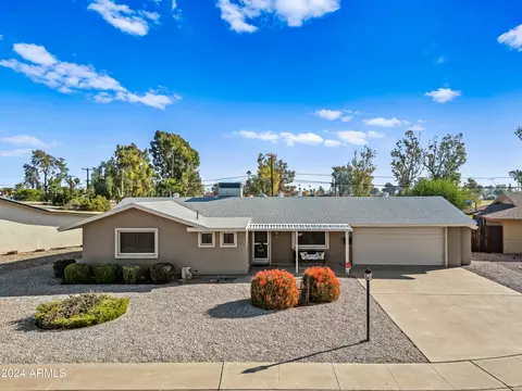 12809 N Lake Dr, Sun City, AZ 85351