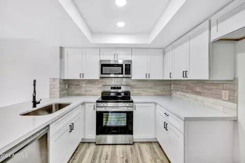 Kitchen - 2455 E Broadway Rd #4, Mesa, AZ 85204 photo 2 of 4