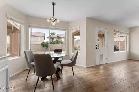 Dining - 4227 E Bighorn Ave, Phoenix, AZ 85044 photo 4 of 6
