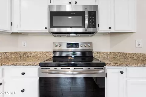 Kitchen - 4227 E Bighorn Ave, Phoenix, AZ 85044 photo 5 of 5
