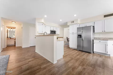 Kitchen - 4227 E Bighorn Ave, Phoenix, AZ 85044 photo 1 of 5