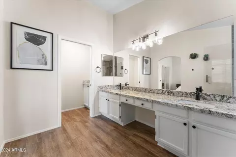 Bath - 4227 E Bighorn Ave, Phoenix, AZ 85044 photo 4 of 5
