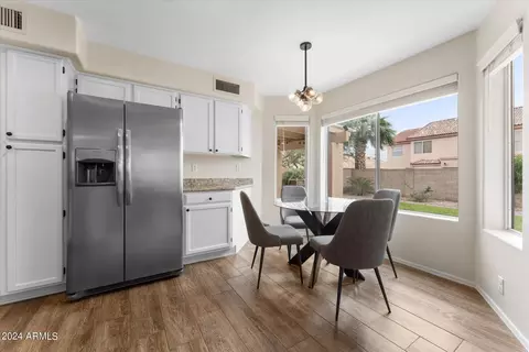 Dining - 4227 E Bighorn Ave, Phoenix, AZ 85044 photo 5 of 6