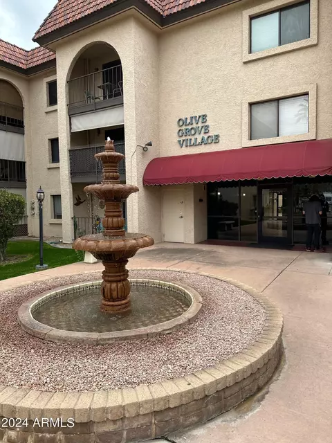 Exterior - 3033 E Devonshire Ave #3010, Phoenix, AZ 85016 photo 2 of 5
